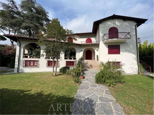 casa indipendente in affitto a Forte dei Marmi in zona Roma Imperiale