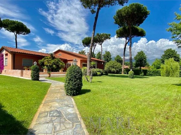 casa indipendente in affitto a Forte dei Marmi in zona Vittoria Apuana