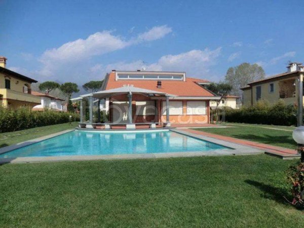 casa indipendente in affitto a Forte dei Marmi in zona Vittoria Apuana