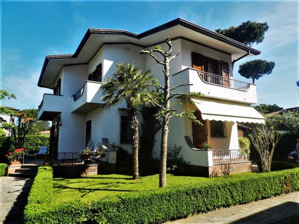 casa indipendente in affitto a Forte dei Marmi in zona Vittoria Apuana