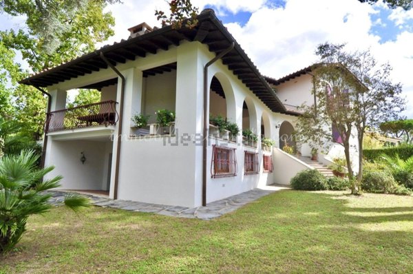 casa indipendente in affitto a Forte dei Marmi in zona Roma Imperiale