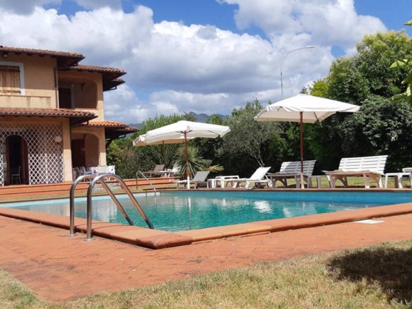 casa indipendente in affitto a Forte dei Marmi in zona Vittoria Apuana