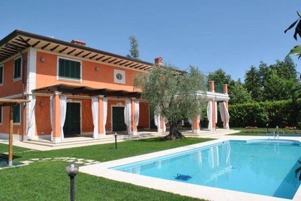 casa indipendente in affitto a Forte dei Marmi in zona Roma Imperiale