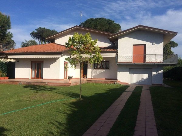 casa indipendente in affitto a Forte dei Marmi in zona Roma Imperiale