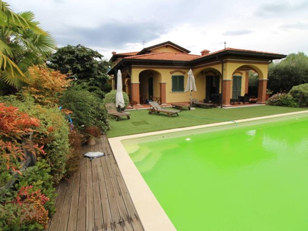 casa indipendente in affitto a Forte dei Marmi in zona Vittoria Apuana