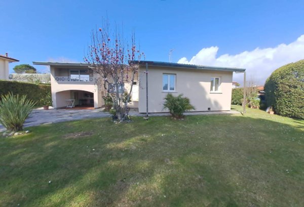 casa indipendente in affitto a Forte dei Marmi in zona Roma Imperiale