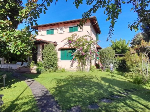 casa indipendente in affitto a Forte dei Marmi in zona Vittoria Apuana