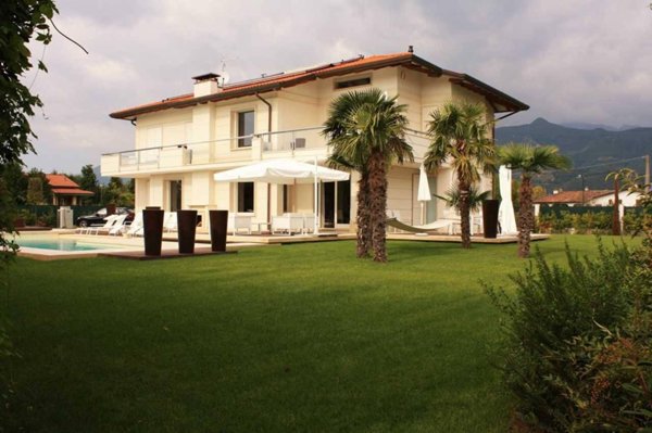 casa indipendente in affitto a Forte dei Marmi in zona Vittoria Apuana