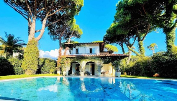 casa indipendente in affitto a Forte dei Marmi in zona Roma Imperiale