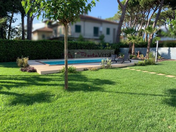 casa indipendente in affitto a Forte dei Marmi in zona Vittoria Apuana