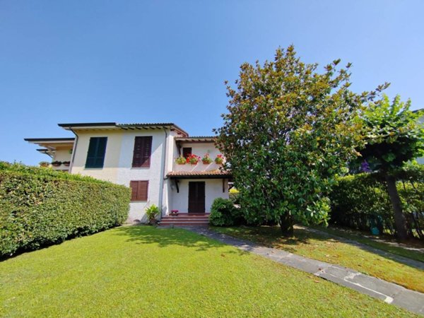 casa indipendente in affitto a Forte dei Marmi in zona Vittoria Apuana