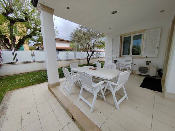 casa indipendente in affitto a Forte dei Marmi in zona Vittoria Apuana