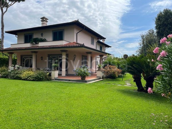 casa indipendente in affitto a Forte dei Marmi in zona Vittoria Apuana