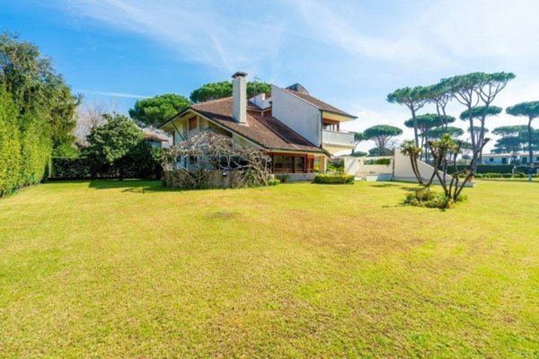 casa indipendente in affitto a Forte dei Marmi in zona Roma Imperiale