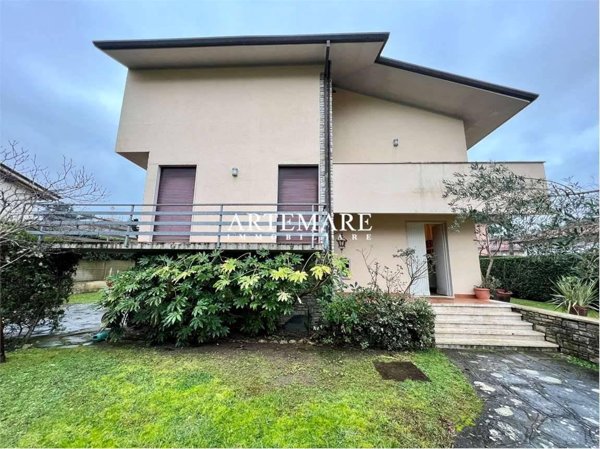 casa indipendente in affitto a Forte dei Marmi in zona Vittoria Apuana