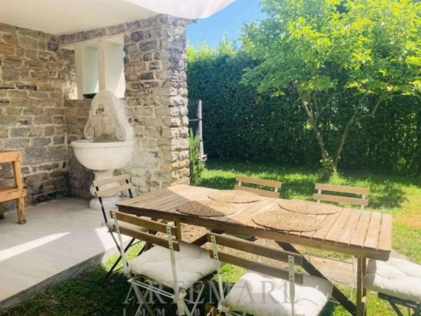 casa indipendente in affitto a Forte dei Marmi in zona Vittoria Apuana