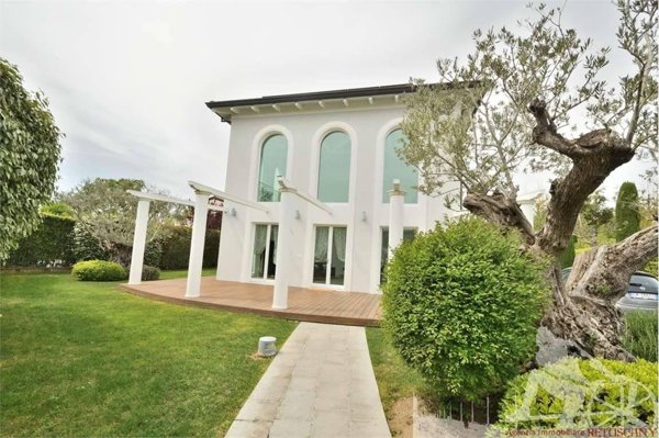 casa indipendente in affitto a Forte dei Marmi in zona Vittoria Apuana