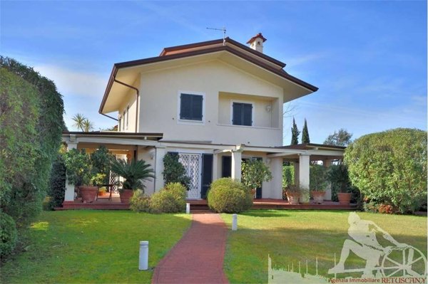 casa indipendente in affitto a Forte dei Marmi in zona Vittoria Apuana