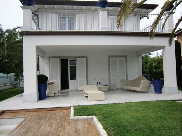 casa indipendente in affitto a Forte dei Marmi in zona Vittoria Apuana