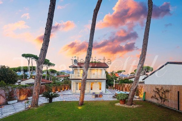 casa indipendente in affitto a Forte dei Marmi in zona Vittoria Apuana