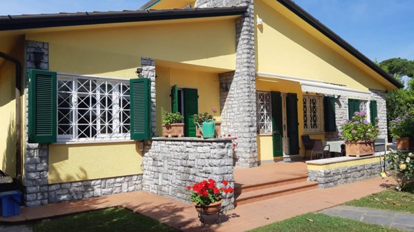casa indipendente in affitto a Forte dei Marmi in zona Vittoria Apuana