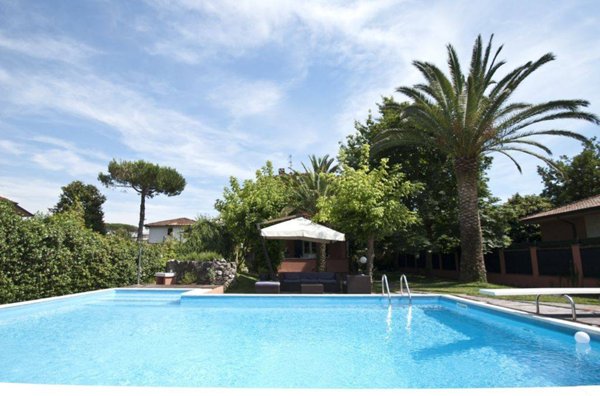 casa indipendente in affitto a Forte dei Marmi in zona Vittoria Apuana