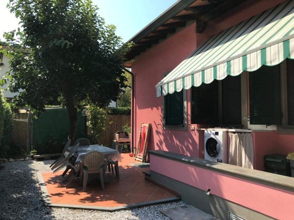 casa indipendente in affitto a Forte dei Marmi in zona Vittoria Apuana