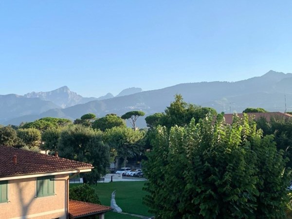 appartamento in affitto a Forte dei Marmi in zona Vittoria Apuana
