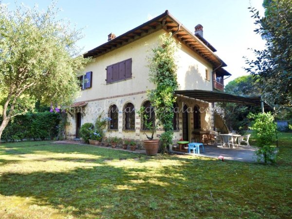 casa indipendente in affitto a Forte dei Marmi in zona Roma Imperiale