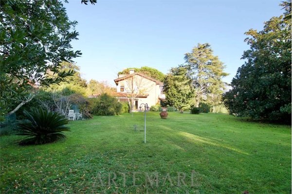 casa indipendente in affitto a Forte dei Marmi in zona Roma Imperiale