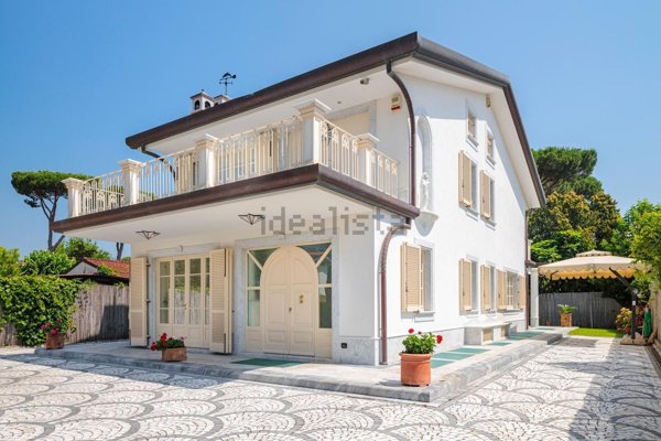 casa indipendente in affitto a Forte dei Marmi in zona Vittoria Apuana