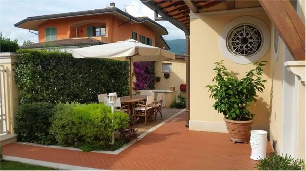 casa indipendente in affitto a Forte dei Marmi in zona Vittoria Apuana