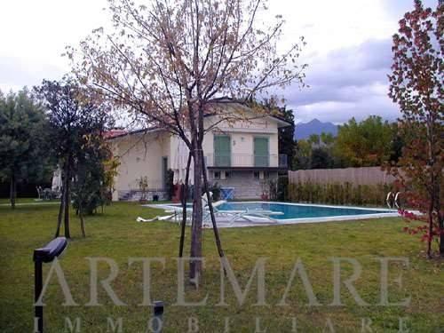 casa indipendente in affitto a Forte dei Marmi in zona Roma Imperiale