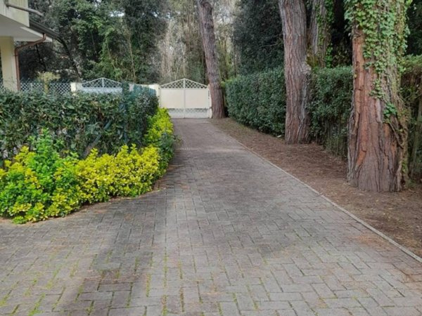 appartamento in affitto a Forte dei Marmi in zona Vittoria Apuana
