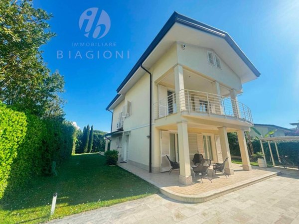 casa indipendente in affitto a Forte dei Marmi
