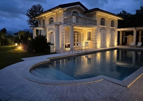 casa indipendente in affitto a Forte dei Marmi in zona Vittoria Apuana