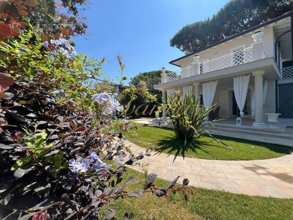 casa indipendente in affitto a Forte dei Marmi in zona Vittoria Apuana