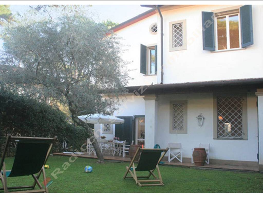 casa indipendente in affitto a Forte dei Marmi in zona Roma Imperiale