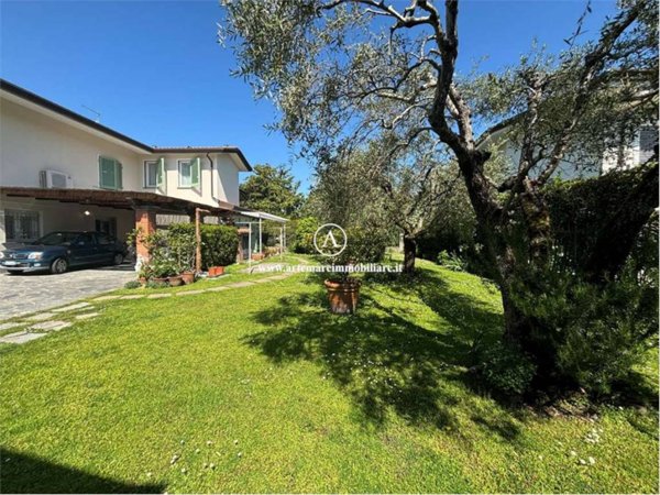 casa indipendente in affitto a Forte dei Marmi in zona Vittoria Apuana