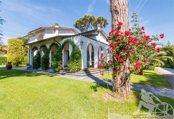 casa indipendente in affitto a Forte dei Marmi in zona Roma Imperiale