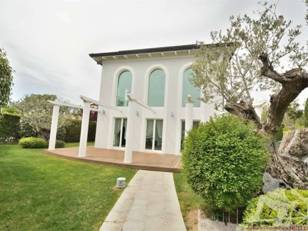 casa indipendente in affitto a Forte dei Marmi in zona Vittoria Apuana
