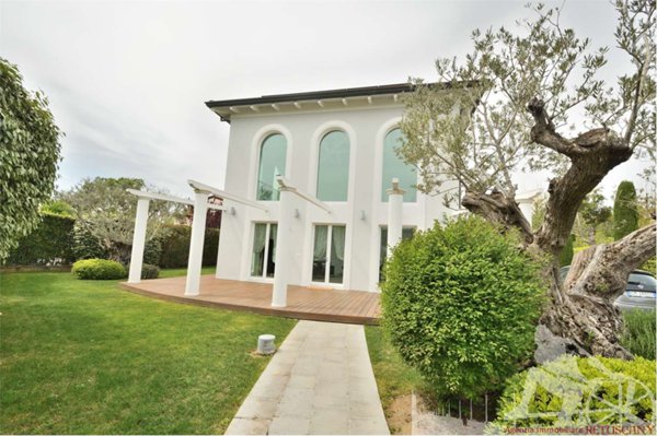 casa indipendente in affitto a Forte dei Marmi in zona Vittoria Apuana