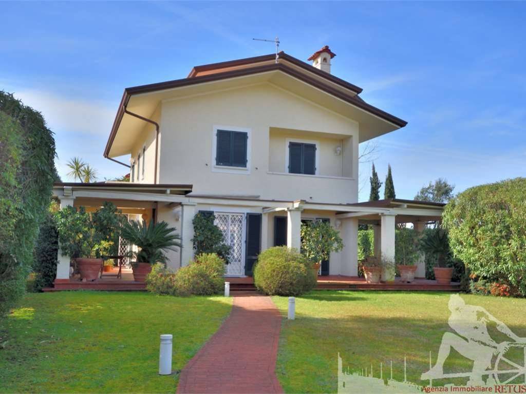 casa indipendente in affitto a Forte dei Marmi in zona Vittoria Apuana