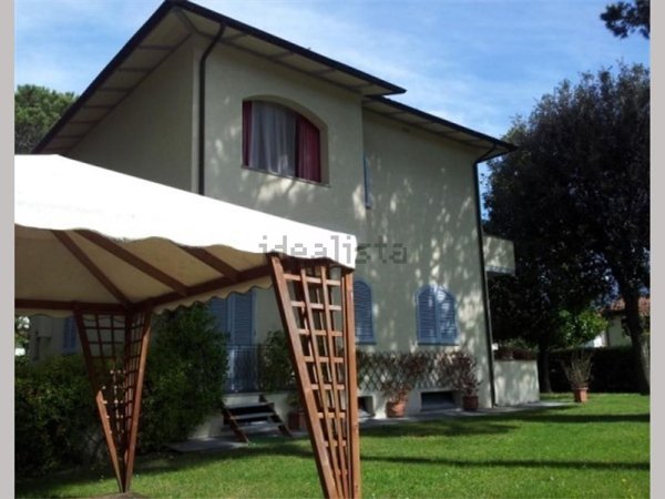 casa indipendente in affitto a Forte dei Marmi in zona Vittoria Apuana