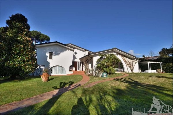 casa indipendente in affitto a Forte dei Marmi in zona Roma Imperiale