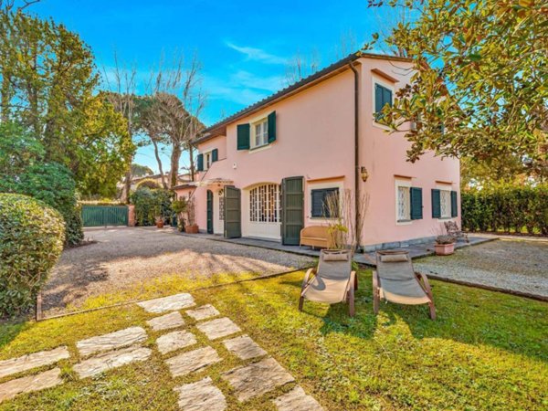casa indipendente in affitto a Forte dei Marmi in zona Roma Imperiale