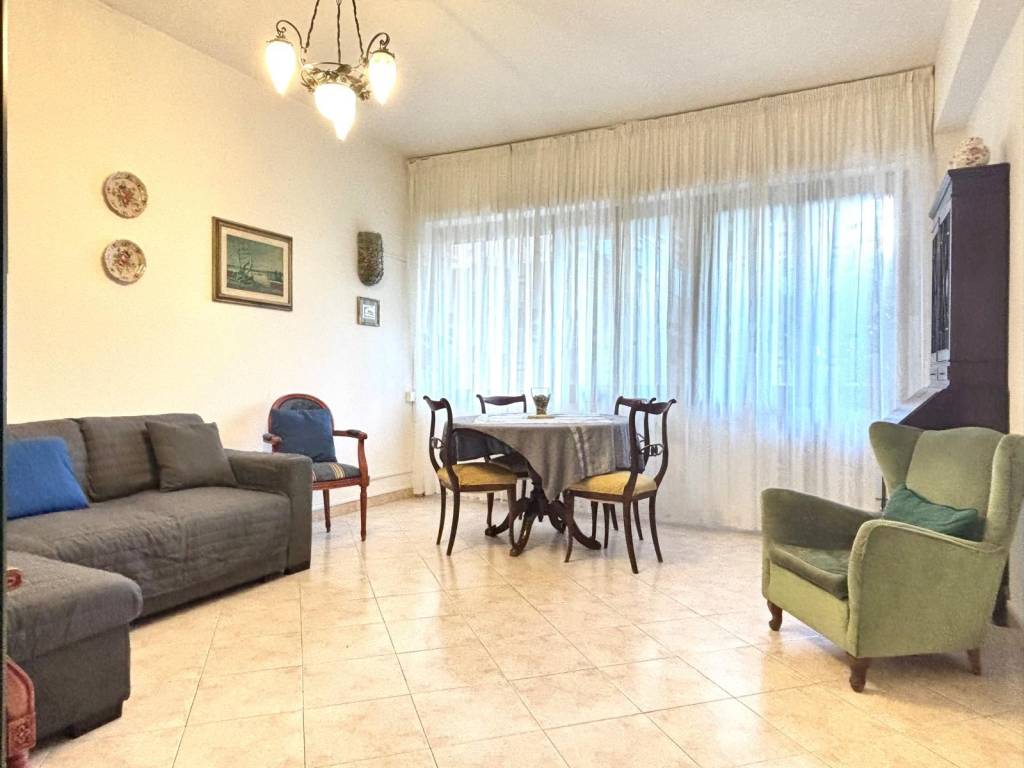 appartamento in affitto a Forte dei Marmi in zona Vittoria Apuana