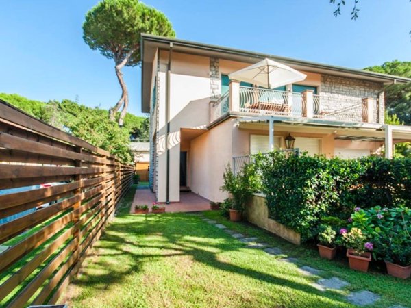appartamento in affitto a Forte dei Marmi in zona Vittoria Apuana