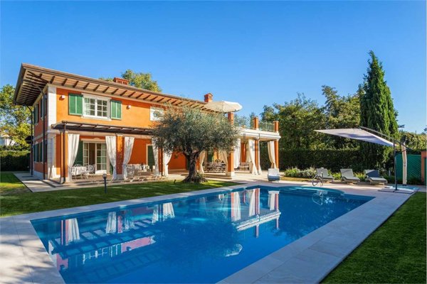 casa indipendente in affitto a Forte dei Marmi in zona Roma Imperiale