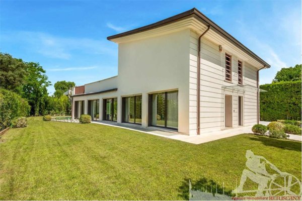 casa indipendente in affitto a Forte dei Marmi in zona Vittoria Apuana
